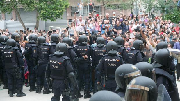 Independentistas amenazan a hosteleros de Murcia por invitar a minivacaciones a policías del 1-O
