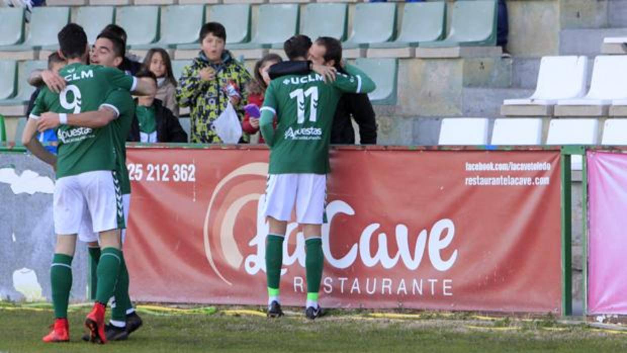 Jugadores del Toledo celebran su único gol