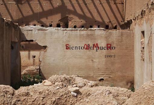 Homenaje a Miguel Hernández en una casa en ruinas