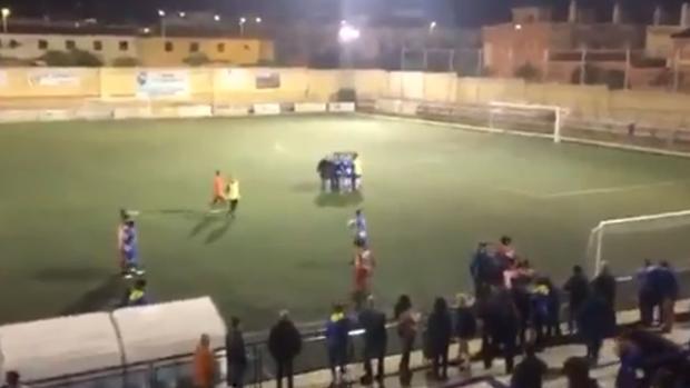 Salvaje paliza a un entrenador, al que dejaron inconsciente, en un partido de juveniles