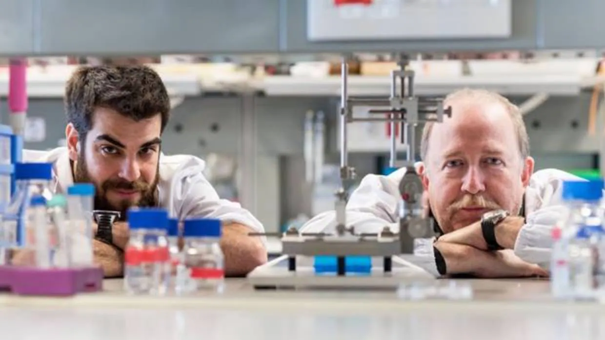 Arnau Hervera y José Antonio del Río, del Insttituto de Bioingeniería de Cataluña