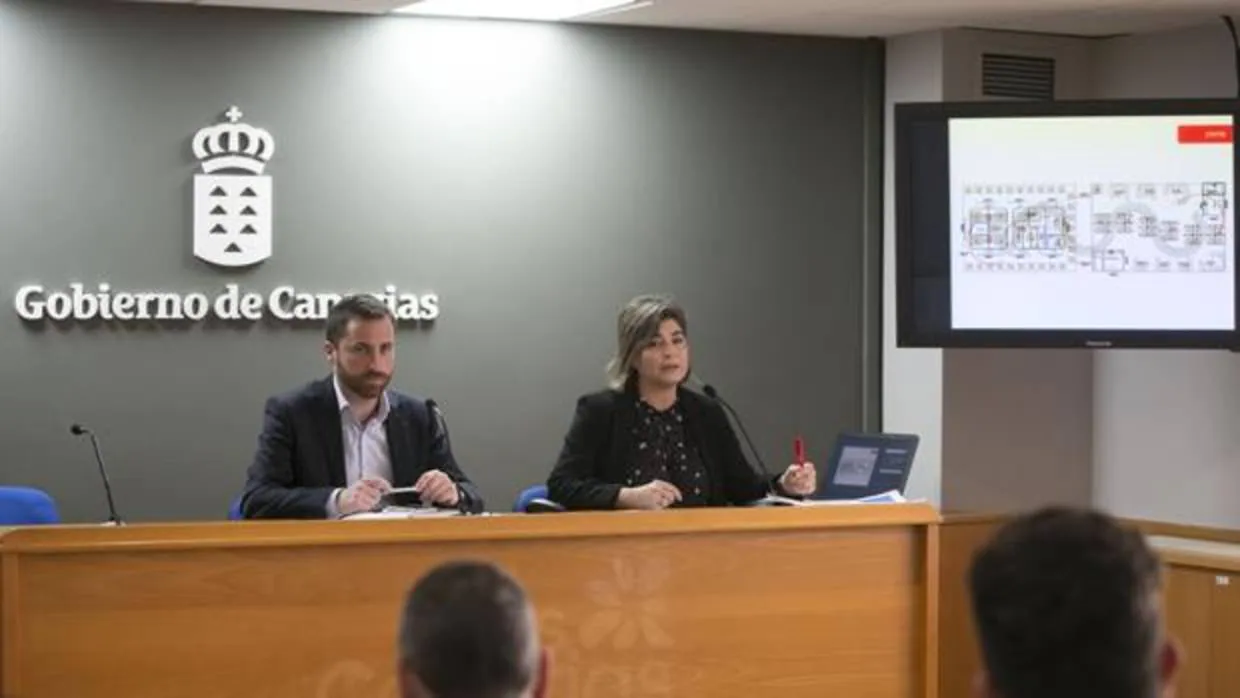El consejero canario de Turismo, Isaac castellano, y la gerente de Promotur, María Méndez
