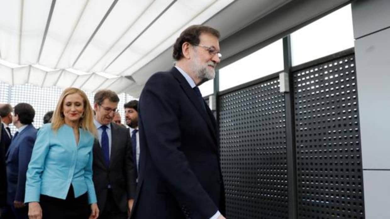 Mariano Rajoy, Cristana Cifuentes y Alberto Núñez-Feijóo durante la reunión que el PP mantuvo el lunes
