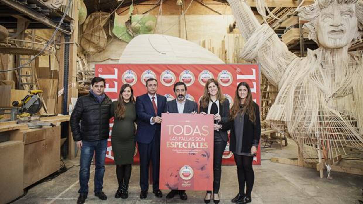 Equipo Heineken España Levante en la presentación de las acciones de Amstel Fallas 2018