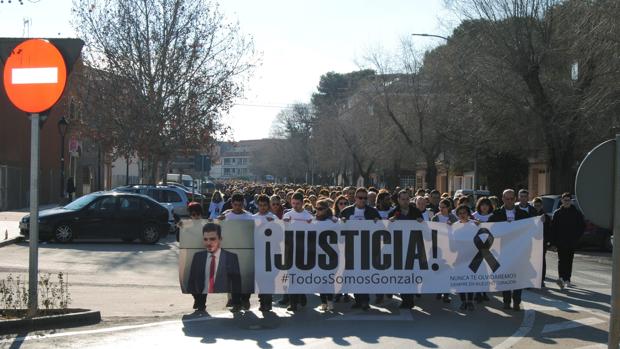 Unas 2.500 personas piden justicia para el joven fallecido en el Carnaval de Herencia