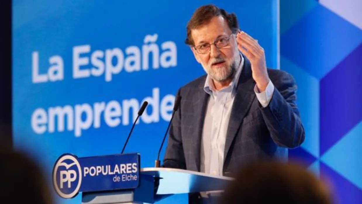 El presidente del Gobierno y del Partido Popular, Mariano Rajoy, este sábado en la convención de Elche