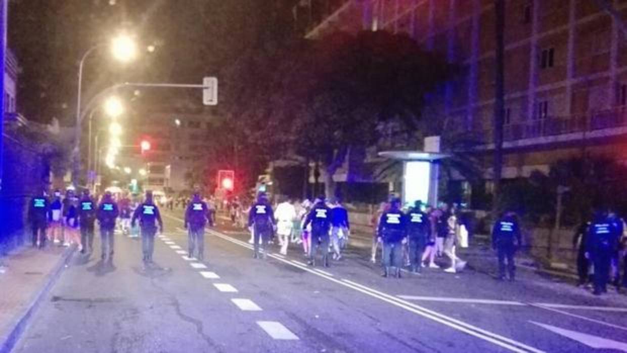 Agentes locales de seguridad en una acción del carnaval de la capital grancanaria este fin de semana