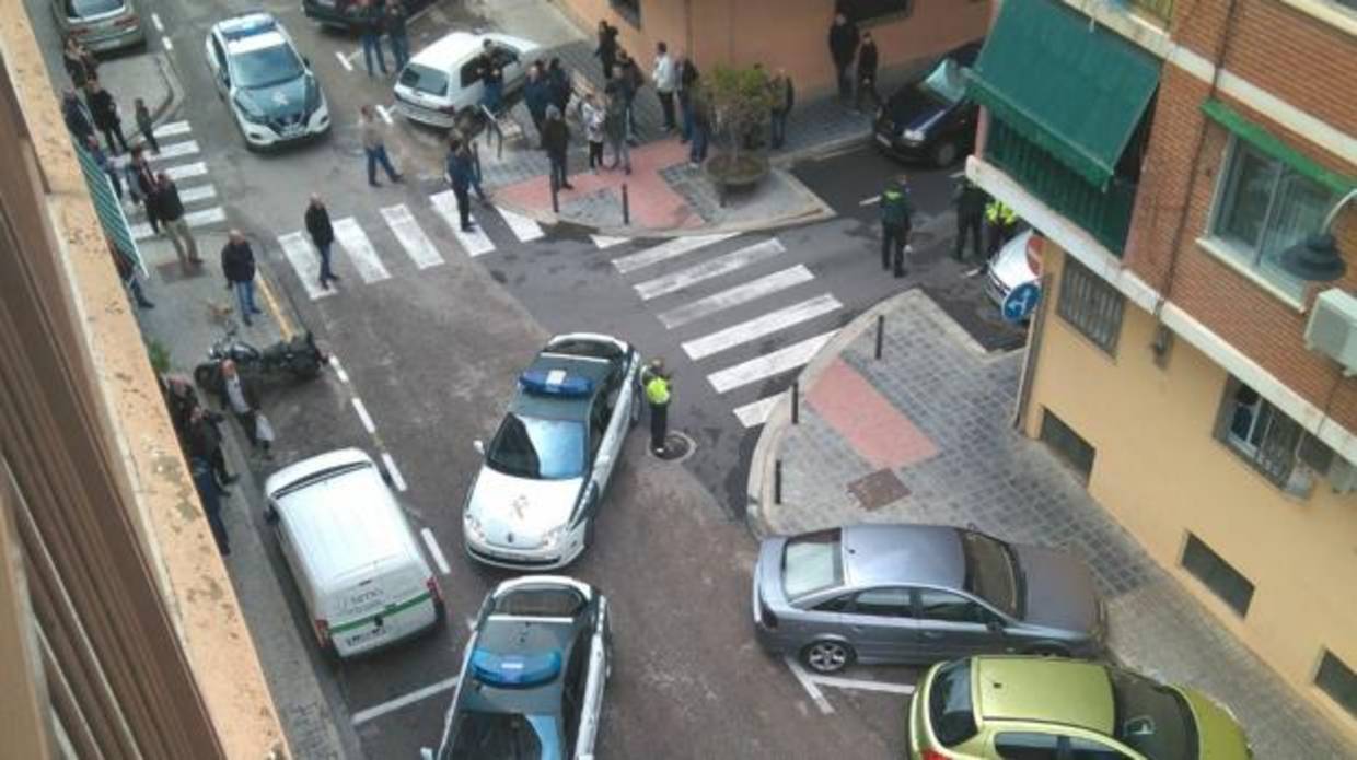 El coche de la persecución, capturado por efectivos de la Guardia Civil en Quart de Poblet