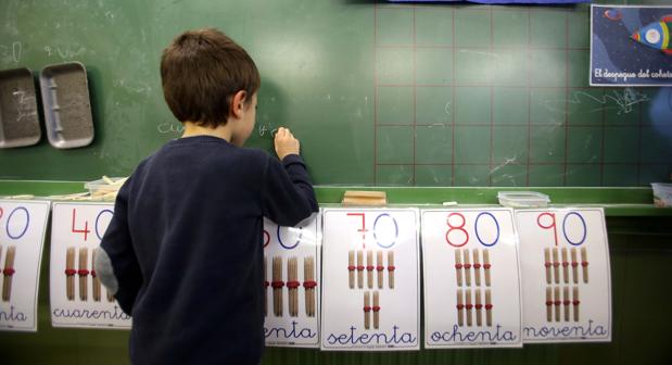 UGT propone a la Junta un calendario escolar «que no se base sólo en el santoral»