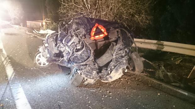 Retenciones de 12 kilómetros y tres heridos en la A7 en Moncada tras chocar un camión y un turismo