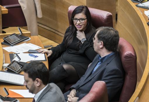 Mari Carmen Sánchez y Juan Córdona, de Ciudadanos, en las Cortes Valencianas