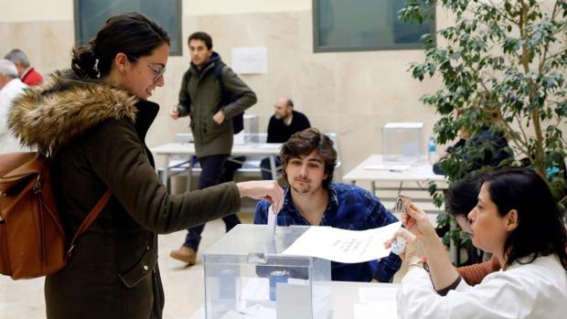 Mavi Mestre gana las elecciones a rector de la Universitat de València pero habrá segunda vuelta