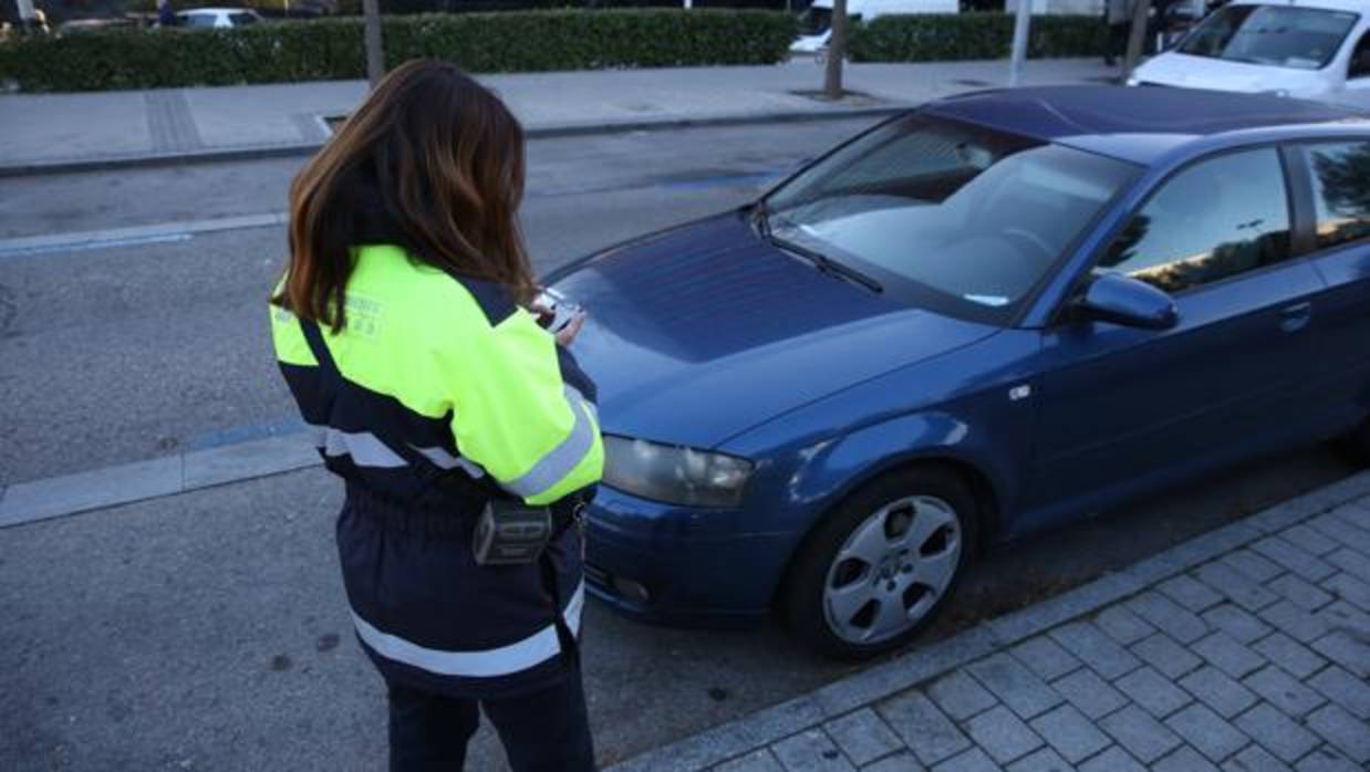 Una operadora del SER pone una multa en Madrid