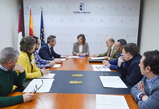 Reunión entre alcaldes de La Sagra y la consejera de Economía, Patricia Franco