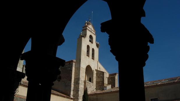 Una campaña recoge más de mil firmas para que el claustro de Santa María sea del pueblo