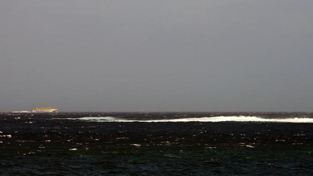 El viento trae a Canarias problemas de transportes