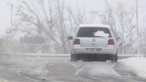 La nieve obliga a restringir el tráfico en todas las carreteras de la provincia de Huesca