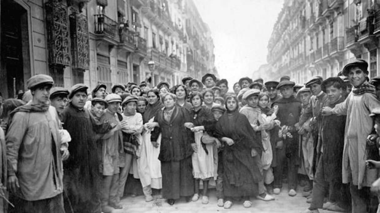 Imagen de una manifestación de mujeres en Valencia tomada en 1916