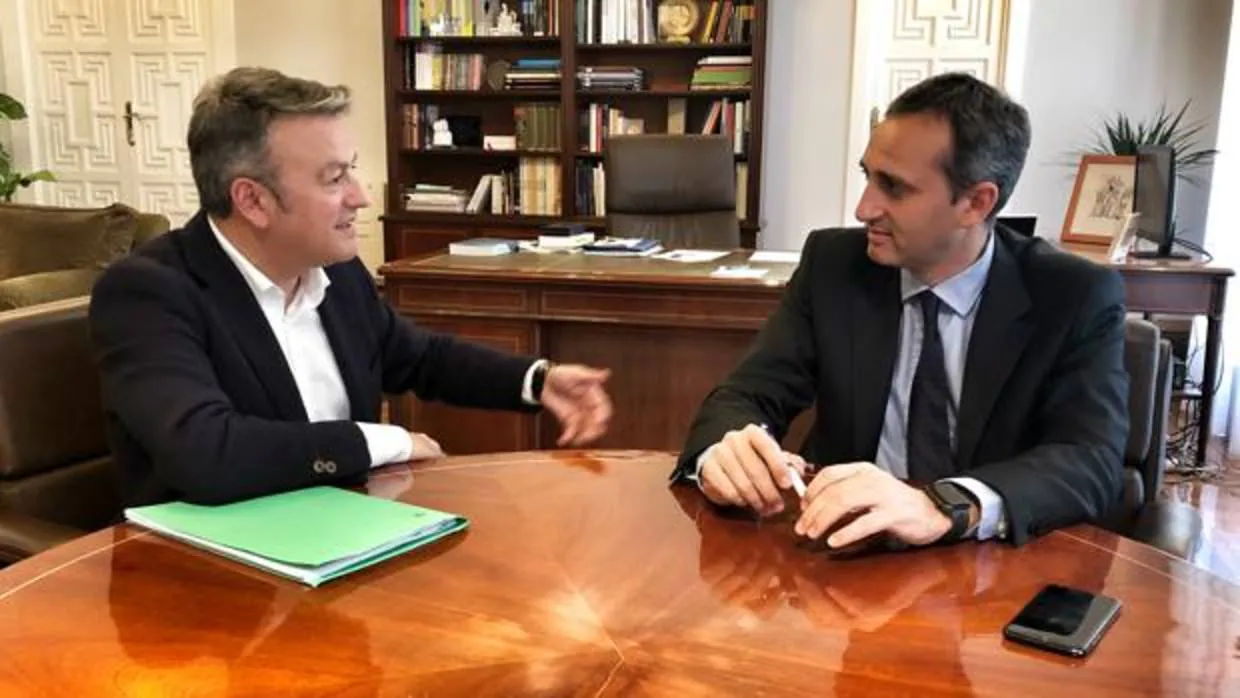 José Chulvi (PSPV-PSOE) y César Sánchez (PP) reunidos para negociar el Plan de Obras y Servicios