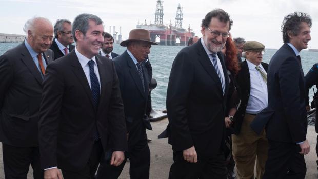 Rajoy anuncia descenso del 10% en las tasas de los puertos