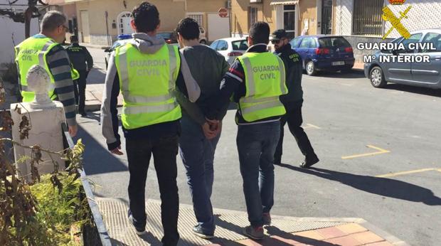 Detenido un joven de 20 años por medio centenar de estafas en toda España