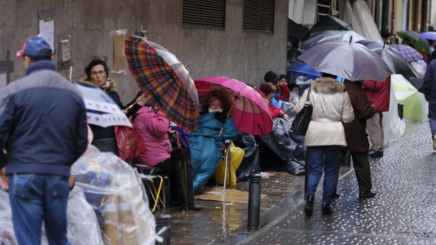 Fervor bajo la lluvia para honrar al Cristo de Medinaceli