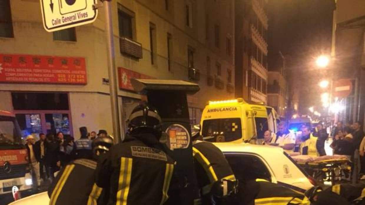 Cinco heridos, dos de ellos menores, al chocar dos coches y atropellar uno un peatón en Las Palmas