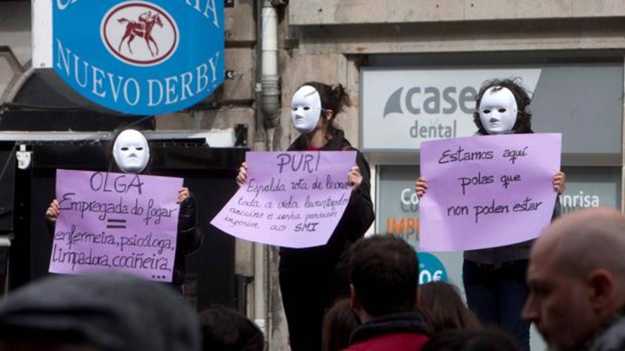 Pancartas en la manifestación de ayer en Vigo