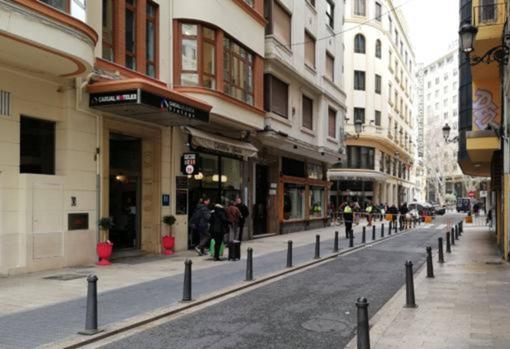 Imagen de la calle Barcelonina, cortada al paso de los peatones, tomada este jueves antes de la mascletà