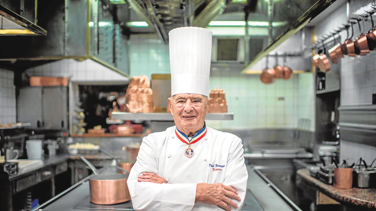 Paul Bocuse, en la cocina de su restaurante