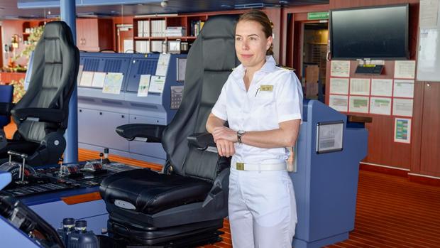 Nicole Langosch, primera capitán de un crucero turístico en Canarias