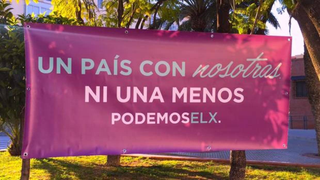 Pancarta feminista de Podemos en Elche