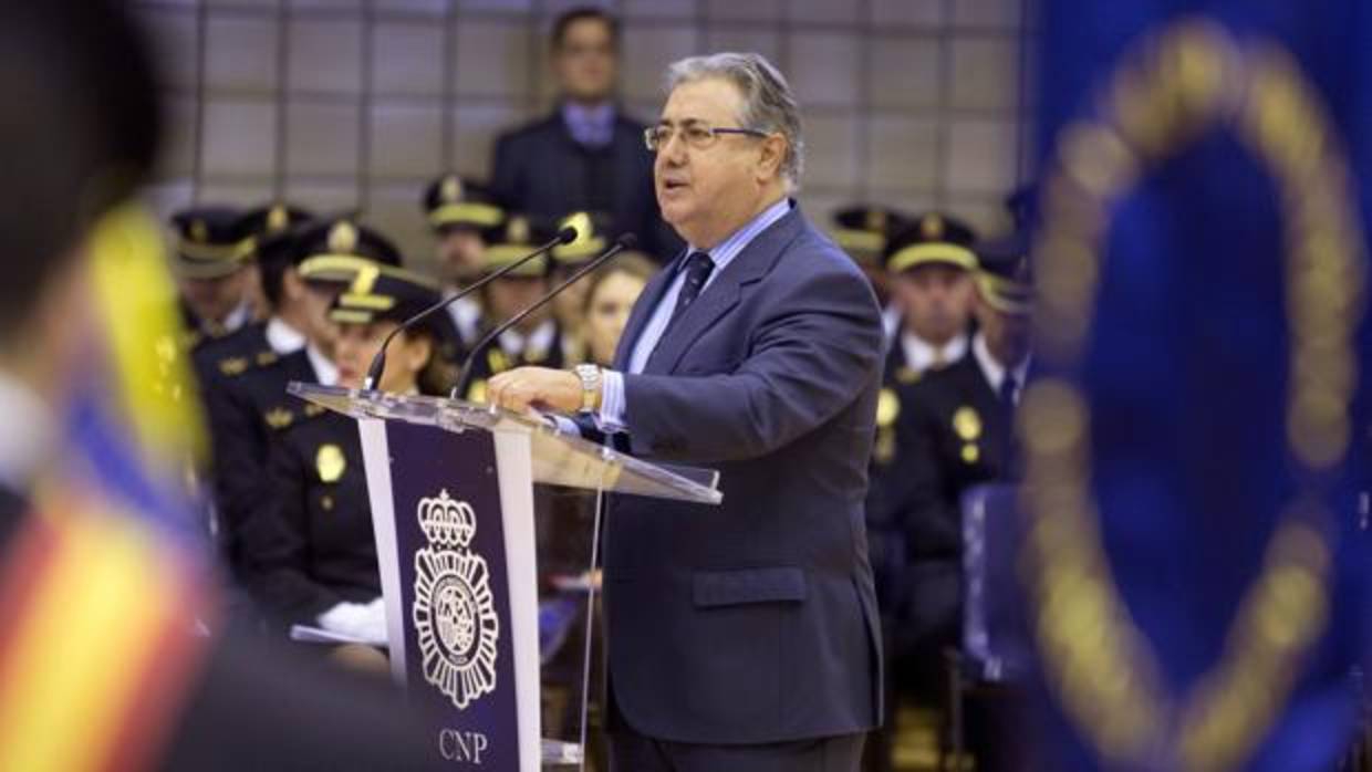 El Ministro del Interior, en un acto de Policía Nacional la pasada semana