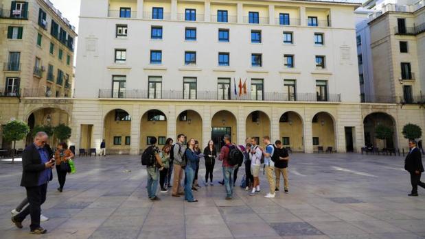 Juzgan a un matrimonio por secuestrar a una enferma sin movilidad para saquear su cuenta bancaria