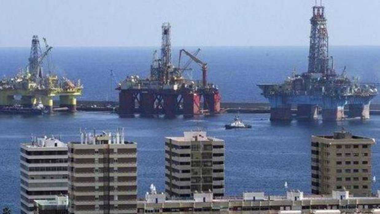 Plataformas petrolíferas en la bahía de Las Palmas de Gran Canaria