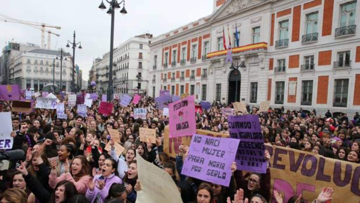 Miles de mujeres han salido a las calles esta mañana en Madrid