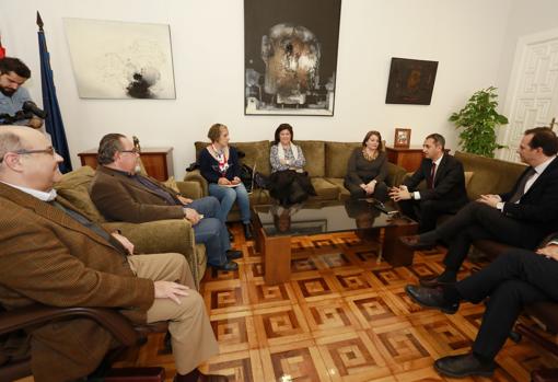 Reunión mantenida esta semana por representantes de las AMPA con el presidente de la Diputación de Alicante