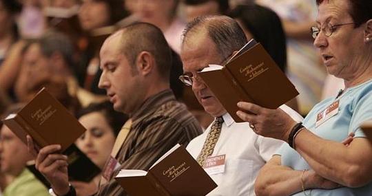 Imagen de una asamblea de los Testigos de Jehová