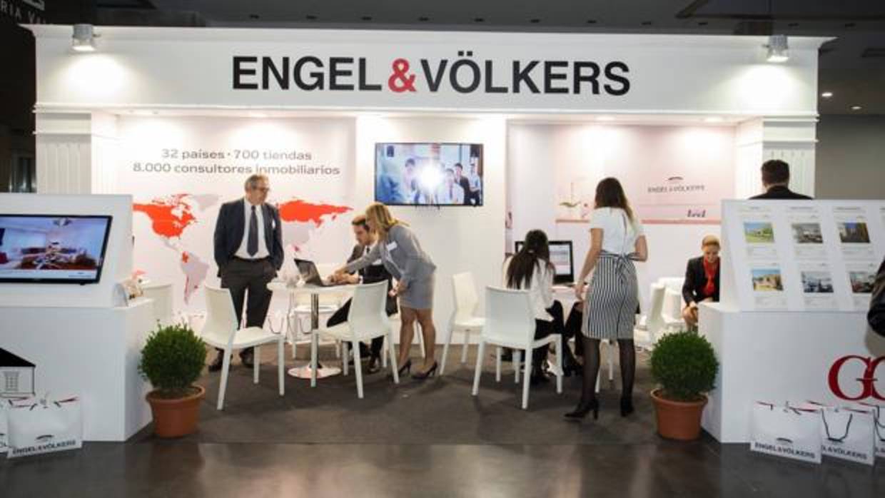 Stand de la inmobiliaria en Feria Valencia