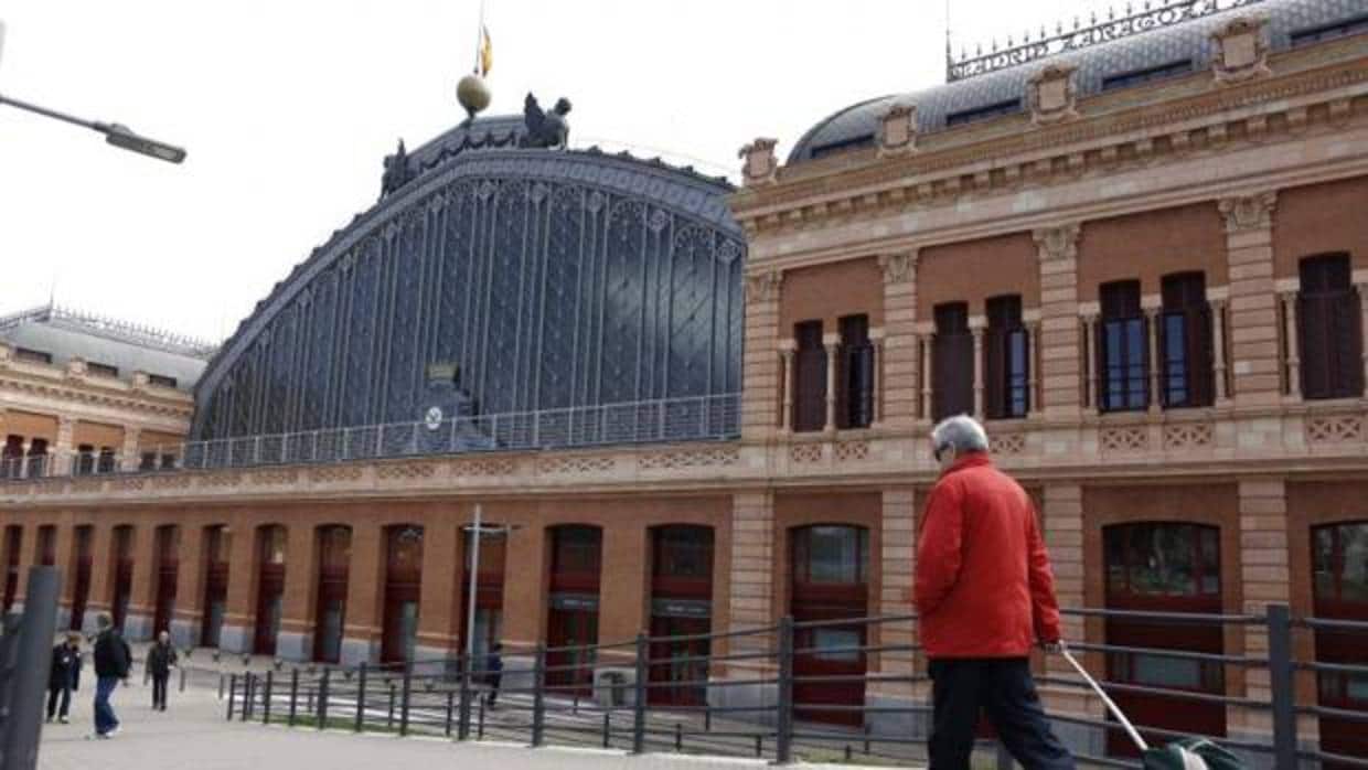 Una de las entradas a la estación de Atocha, en la glorieta de Carlos V