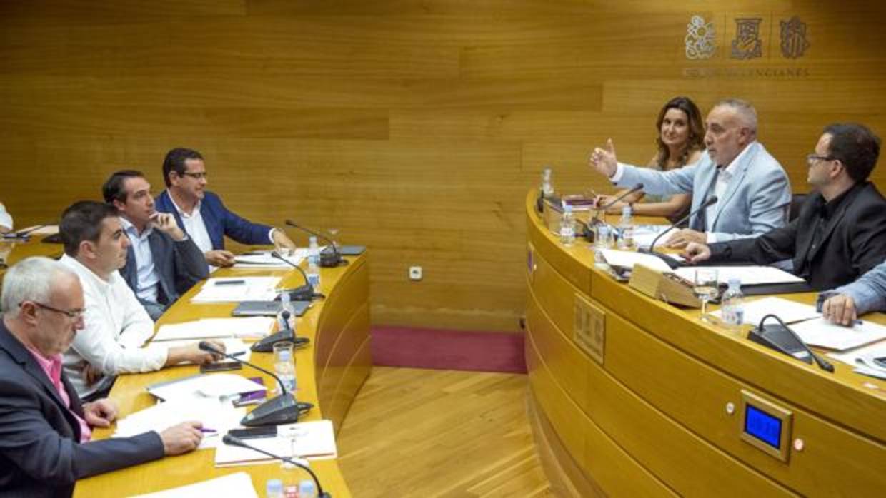 Josep López, durante la comisión en las Cortes Valencianas de la radiotelevisión valenciana en 2016