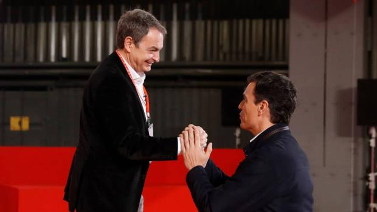 Sánchez y Rodríguez Zapatero se saludan ayer en la inauguración de la Escuela de Buen Gobierno