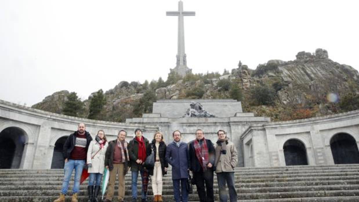 Una delegación del PSOE en una reciente visita al Valle de los Caídos
