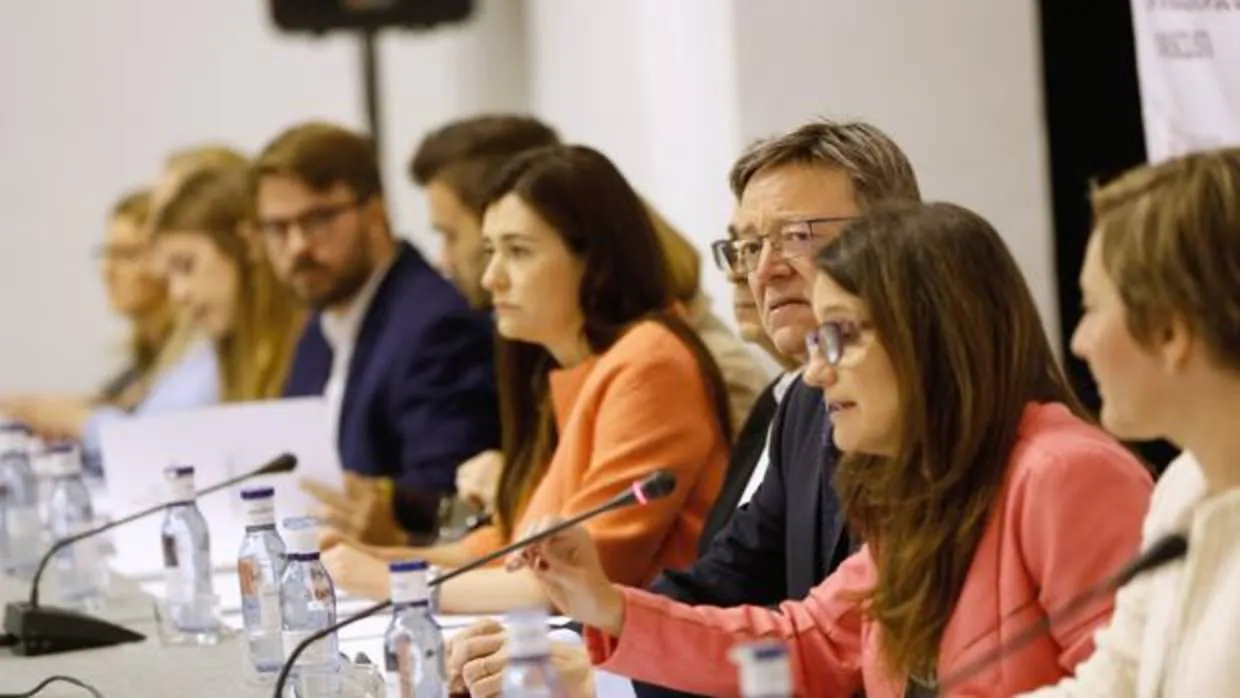 Imagen de archivo de la presentación del Pacto de la Violencia de Género, con Mónica Oltra y Ximo Puig entre otros
