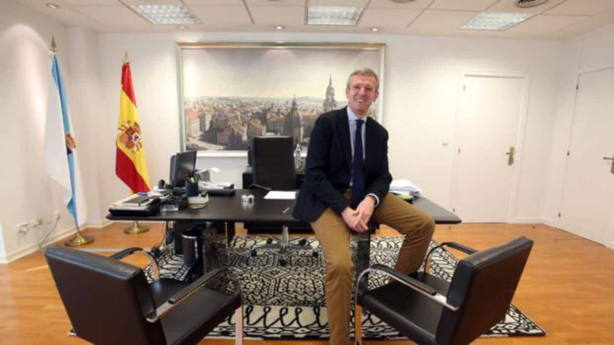 El vicepresidente de la Xunta, Alfonso Rueda, en su despacho en San Caetano