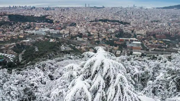Cataluña recibe la primavera con una mañana de nieve y frío