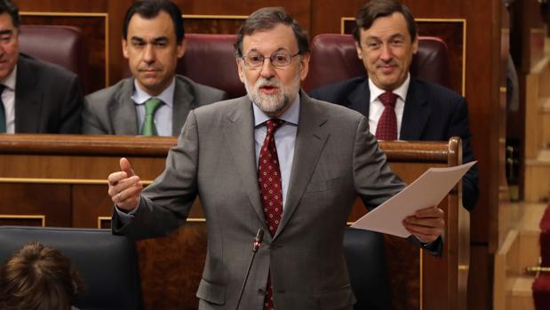 Rajoy pide un «candidato limpio» para la Generalitat mientras el PP mira hacia Artadi