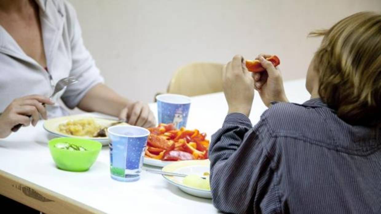 Una familia monoparental en un comedor social