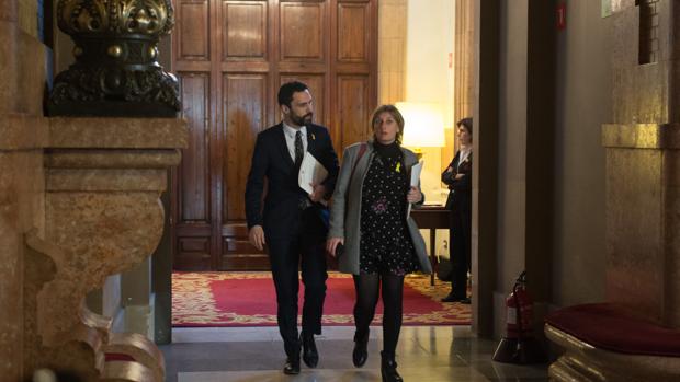 Torrent suspende la sesión de investidura y celebra en su lugar un descafeinado pleno de carácter «simbólico»