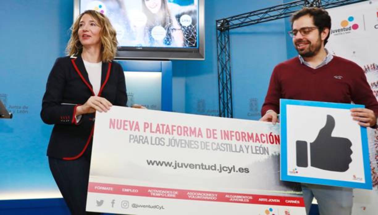 La consejera de Familia, Alicia García, y el director general de Juventud, Eduardo Carazo